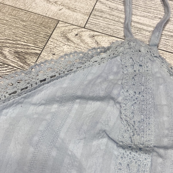 Forever 21 Baby Blue Lace Crop Size Large - Picture 3 of 6